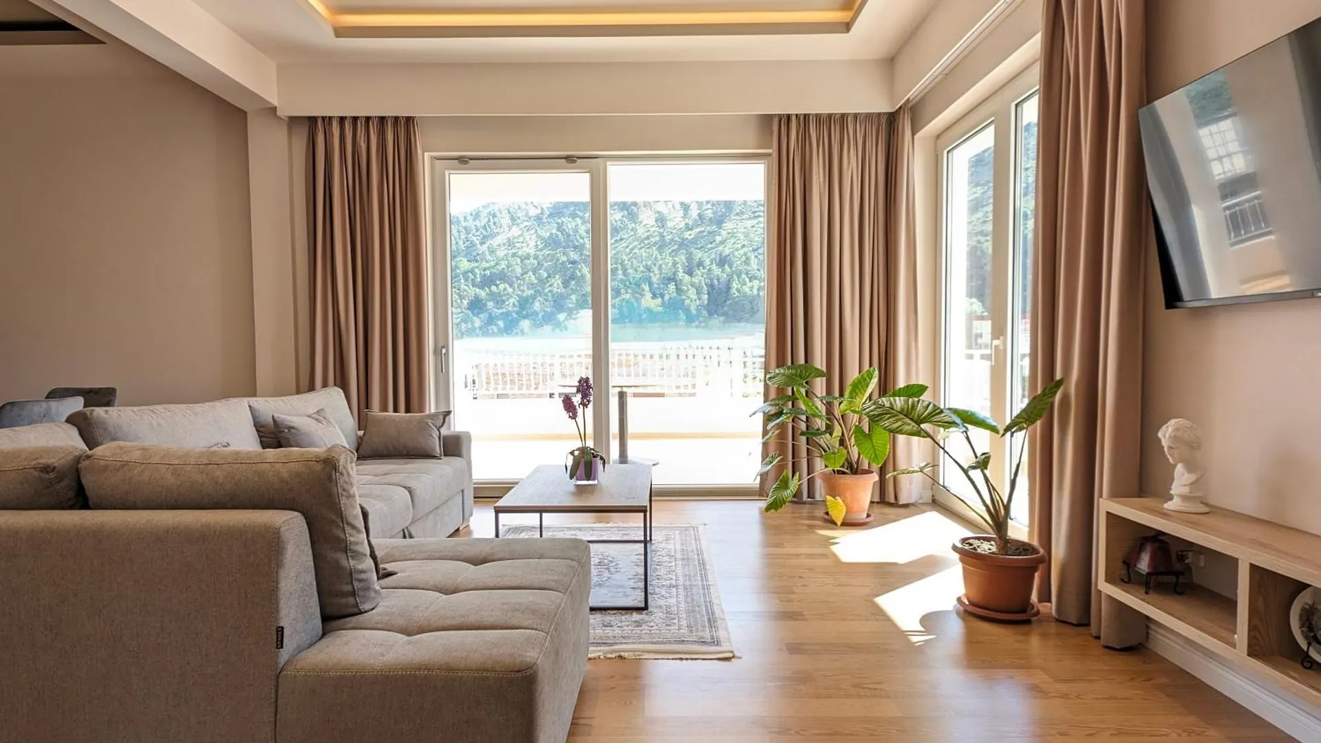 Villa With Garden And Veranda Berat Albanien